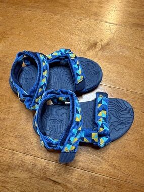 Teva Kids Blue & Yellow Pattern Strap Sandals